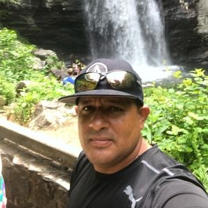 Meet your Posher, Moises